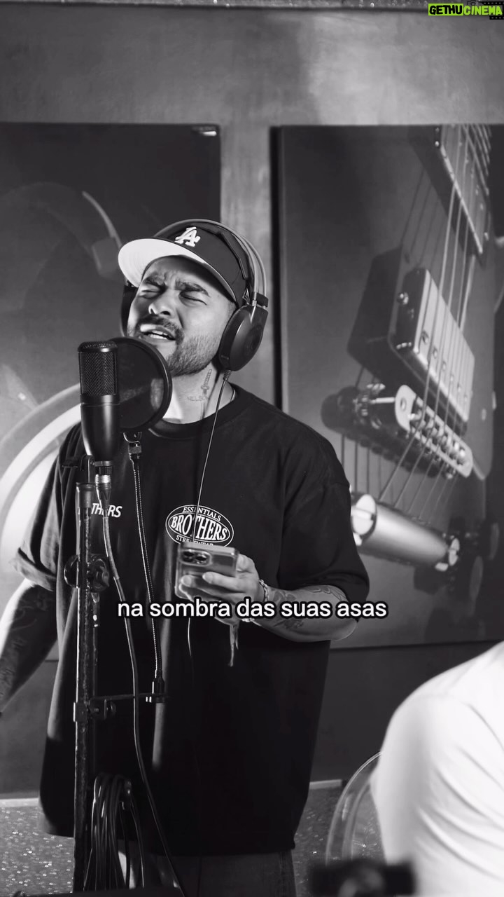 Yudi Tamashiro Instagram - Nestes últimos meses, tenho me dedicado ao máximo aos estudos da palavra de Deus, cuidando do corpo e aprendendo mais sobre música, algo que sempre amei. Tudo isso para cumprir com excelência aquilo que o Senhor já preparou para a minha vida. Achei legal compartilhar um pouco da minha aula de canto com @renatinhomax Aos poucos, eu chego lá, e na real estou muito feliz em poder voltar a cantar e evoluir. Seja humilde para aprender, ouvindo, vendo e fazendo. Amo fazer tudo isso para o SENHOR JESUS ❤️