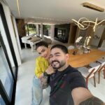 Yudi Tamashiro Instagram - Para quem acompanhou de pertinho cada etapa da reforma da nossa casa, que durou dois anos (longos dois anos) rs, até a realização desse sonho. E depois da reforma, só está sendo possível aproveitar cada cômodo com muito conforto com a ajuda da @mariabrasileira, que tem cuidado tão bem do nosso sonho, com profissionalismo e deixando aquele cheirinho de limpeza. Somos muito gratos ao cuidado que a unidade @mariabrasileira.barueri está tendo com a gente! E se você também quer ter Maria Brasileira cuidando do seu lar. Segue a Maria no instagram @mariabrasileira e encontre a unidade mais próxima de você.