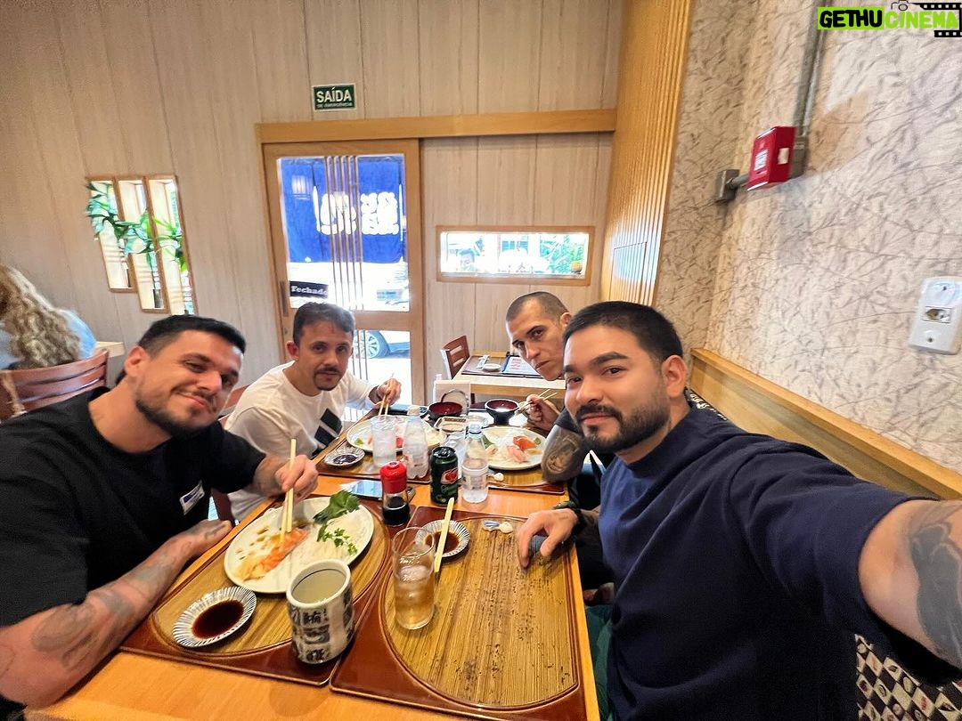 Yudi Tamashiro Instagram - 3 pastores de denominações diferentes, 1 evangelista sentados em uma única mesa para cooperar com o Pai na Sua obra. 🇧🇷🇯🇵🌍 Bairro Liberdade