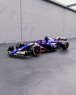 Yuki Tsunoda Instagram - Gotta give the team credit, the car and suits looks great! 🔥