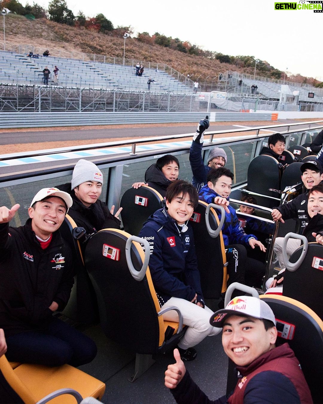 Yuki Tsunoda Instagram - Always super grateful to attend the Honda Thanks Day ๐โ the support of Honda and Japanese fans is really incredible, it means a lot! See you next year! @hondaracingglobal @hondaracingcorporation