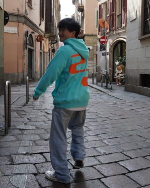 Yuki Tsunoda Instagram - New merch dropping internationally at 13:00 on Friday CET!
This collection was inspired by the autumn leaves on my racing helmet🍁
Hope you enjoy!

12/15(金) 日本時間21時よりオリジナルアイテム再販決定！🍁

🔗 https://yukitsunodashop22.com