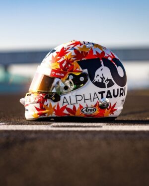 Yuki Tsunoda Instagram - Fresh new lid for 2023! 🍁
今年はこのヘルメットで戦います！

📸: @samovidic