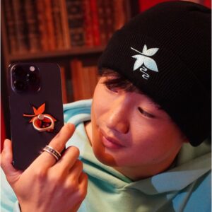 Yuki Tsunoda Instagram - 僕のオリジナルブランドを立ち上げました！🍁

素材にこだわり僕自身がデザインしたアイテムになっています！

ご購入はこちらから
🔗 https://yukitsunodashop22.com/

Check out my new merch🍁

Available now in Japan, with global shipping coming by year-end! 
Don't miss out!