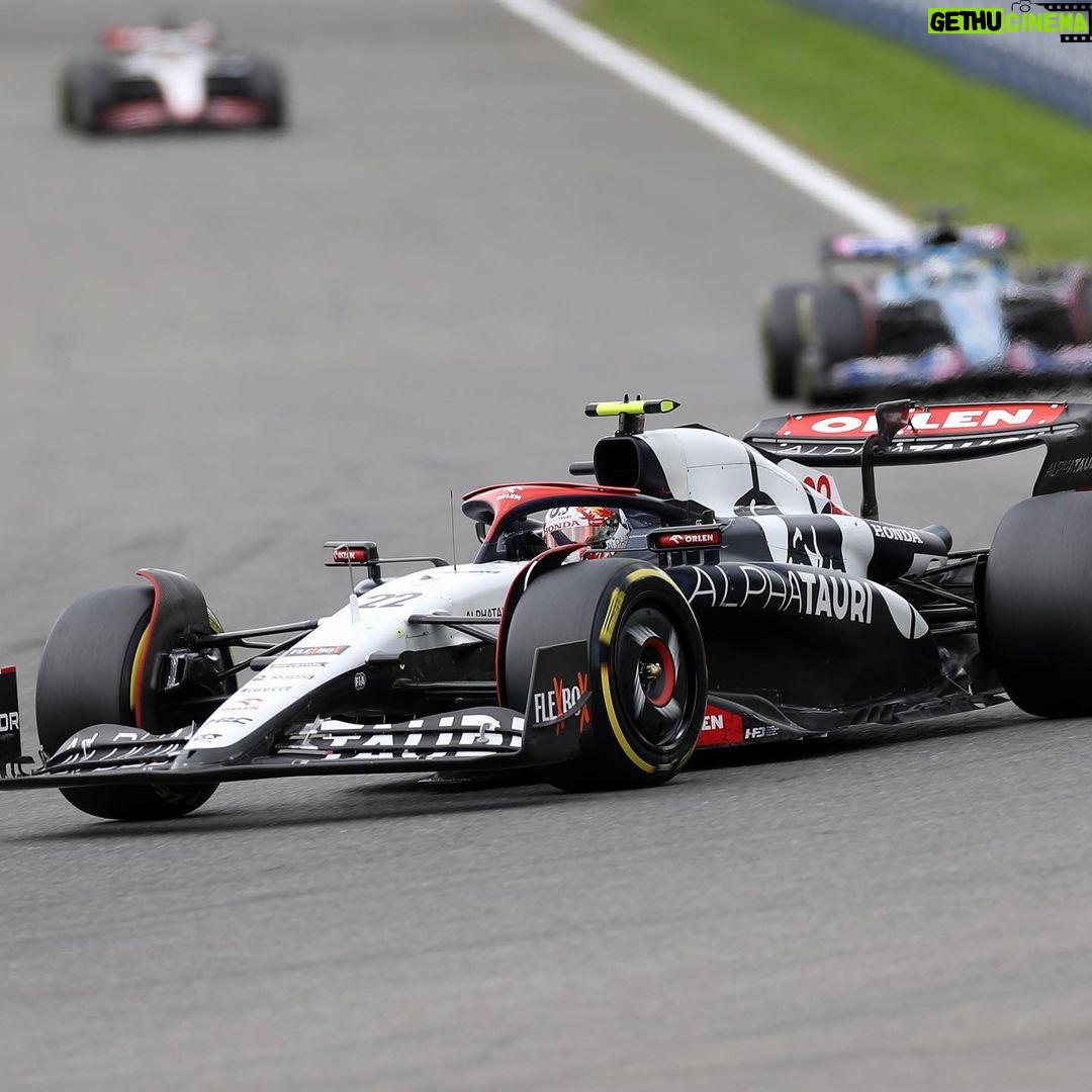 Yuki Tsunoda Instagram - Back in the points! Had a great race where I felt good with the car and the team did a fantastic job 🔥 Happy to end the first half of the season on a high! Circuit de Spa-Francorchamps