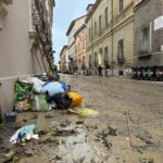 Yuki Tsunoda Instagram - After a horrible night the town is heavily impacted: dust, mud, and the smell of gasoline everywhere. Currently people are struggling to find food and especially places to stay, after many have been evacuated from their own homes. Please, anything you can do to help is appreciated, no matter how big or small the donation! 🙏 Faenza