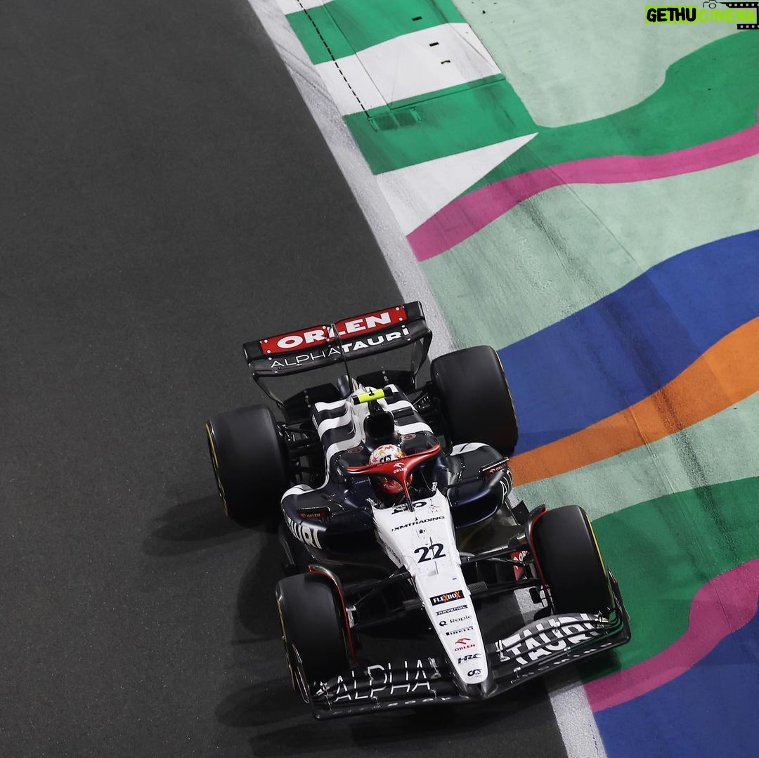 Yuki Tsunoda Instagram - Sooo close to points…again! Really enjoyed the battle with @kevinmagnussen, great fun ✌️