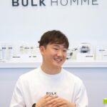 Yuki Tsunoda Instagram - 僕の鈴鹿デビュー戦を、メンズスキンケアブランドのバルクオムさんが応援してくださっています。 ぜひ僕のプロフィールのリンクからプレゼントキャンペーンに応募してください！ #sponsored #bulkhomme #バルクオム #skincare