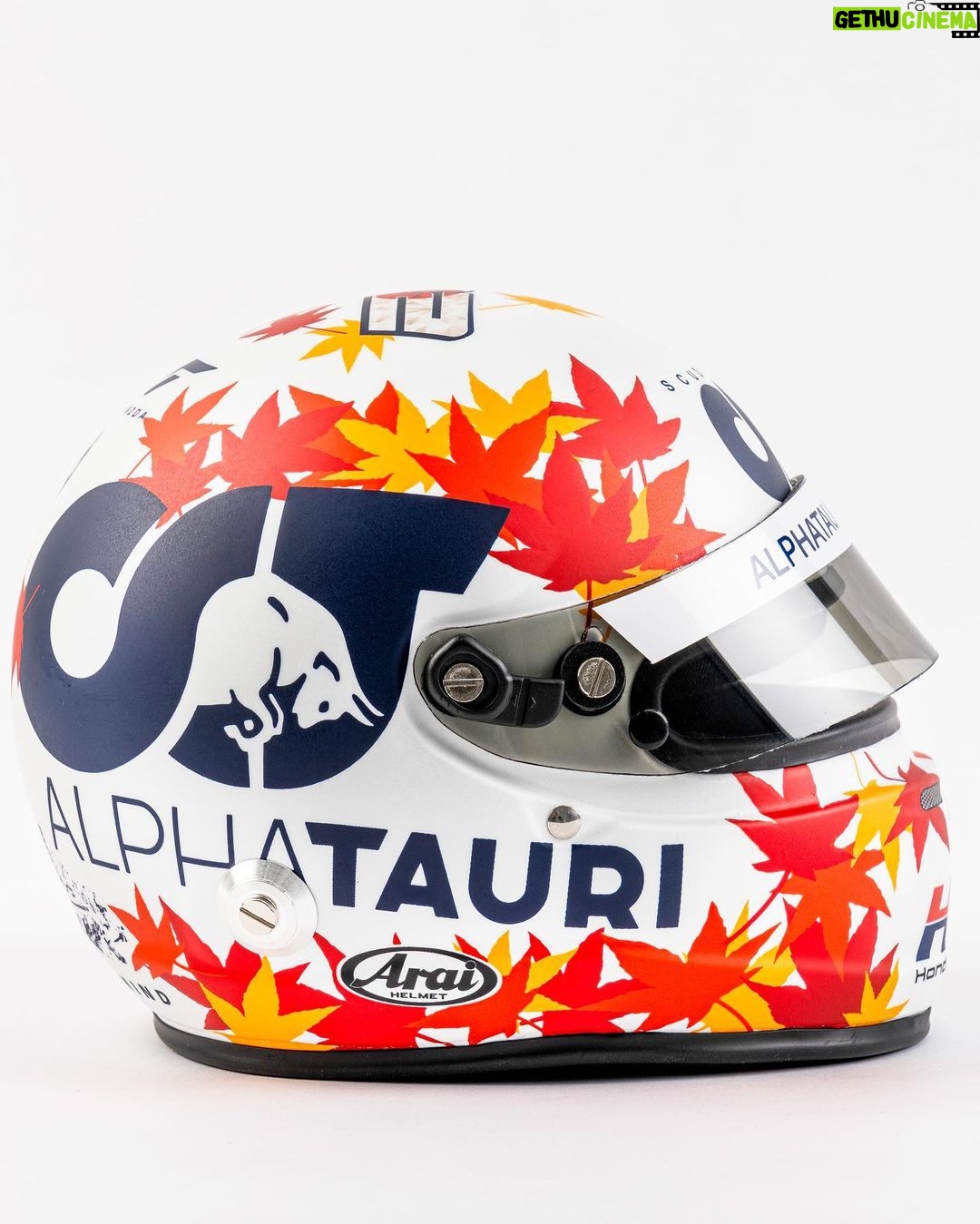 Yuki Tsunoda Instagram - New mini helmetsss! 🤏🍁 Thanks so much to everyone for the continued support! Go to the link in my bio to get yours 👆