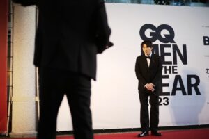 Yuki Yamada Instagram - ＜GQ MEN OF THE YEAR 2023＞
ありがとうございます
この言葉に尽きます

撮った写真たちがすごい
#吉田正尚 選手
#mrsgreenapple さん @mgaband 
#BRIGHT さん @bbrightvc 

安藤サクラさんとも撮ったんですが
写真がブレちゃってて
サクラさんすみません笑

普段はお願いしませんが
今日はお願いしちゃいました

@gqjapan 
@gq
@maisonmargiela