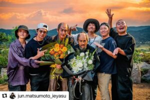 Yuki Yamada Instagram - #どうする家康 第４５回 明日２０時から
殿が素敵な写真を…

まだ、殿の戦いは終わっておらぬ

あとは次代の者にまかせ

わしはあの世から睨みをきかせよう

殿、家臣団の皆様、すべてのスタッフの皆様
そして、
ご覧頂いているすべての皆様に

無限大の感謝を…

最終回まで
よろしくお願いいたします

@jun.matsumoto_ieyasu 
・・・
⁡
⁡
〜クランクアップ集〜
⁡
本多忠勝  山田裕貴さん
榊原康政  杉野遥亮さん
⁡
平八郎と小平太、平平コンビもアップです。
⁡
平八郎とは1話の後半の海の対峙から始まり、幾度となく戦場で一緒になった。。
小平太は大樹寺で会った頃から始まり、四天王として成長した小牧長久手が印象的です。。
⁡
長い間、共に過ごしてきた二人もアップしてしまい、寂しい気持ちもありますが。。
安寧の世を作るために、最後まで走り続けます！！
⁡
2人と過ごした時間はかけがえのない財産となるでしょう。
⁡
お疲れ様でした！！
⁡
Photo by Ieyasu
⁡
#どうする家康
#本多忠勝
#山田裕貴
#榊原康政
#杉野遥亮
#平平コンビ
#長い間ありがとう
#2人の今後を楽しみにしてます
#またすき焼きやろう😎
#愛してるぞー！！
#徳川家臣団もかけつけましたー
#素敵な関係性
#徳川家康
#松本潤