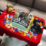 Yuki Yamada Instagram - ３３歳になりました まずはビッグバンが起きて宇宙ができたことに ありがとう んで、運良すぎる、太陽と月の距離もありがとう 地球に水があってありがとう 微生物からここまで来た我々はほぼfamilyです ちょっと何かがずれただけで 自分やみんなはいなかったかもしれないわけで ご先祖様、まじでありがとう そして、 今僕を支えてくださっている皆様、本当にありがとう 同じ誕生日の杉野氏おめでとう 毎回、言うこと多くなる そんな日におめでとう言われるかわりに ありがとうたくさん言える日なんで 感謝です すべて ありがとう そんな、今日は 山田裕貴ANNX 誕生日ラジオ ０時からです @nhk_ieyasu #どうする家康 でのケーキがすごい
