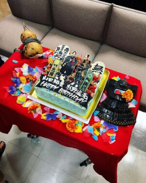 Yuki Yamada Instagram - ３３歳になりました
まずはビッグバンが起きて宇宙ができたことに
ありがとう

んで、運良すぎる、太陽と月の距離もありがとう
地球に水があってありがとう
微生物からここまで来た我々はほぼfamilyです
ちょっと何かがずれただけで
自分やみんなはいなかったかもしれないわけで
ご先祖様、まじでありがとう
そして、
今僕を支えてくださっている皆様、本当にありがとう

同じ誕生日の杉野氏おめでとう

毎回、言うこと多くなる
そんな日におめでとう言われるかわりに
ありがとうたくさん言える日なんで
感謝です

すべて
ありがとう

そんな、今日は 山田裕貴ANNX 誕生日ラジオ ０時からです

@nhk_ieyasu 
#どうする家康 でのケーキがすごい