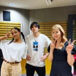 Yuki Yamada Instagram – #山田裕貴ANNX 今日は #LittleGleeMonster の
かれんさんとmiyouさんが🎙️
『 #今この瞬間を 』のMVに出演させてもらった
ご縁です

#先輩風吹かすなよおれ 
#ポーズがダサいおれ