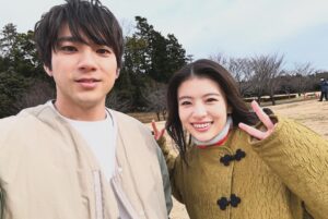 Yuki Yamada Instagram - #君が心をくれたから 最終話まで
ご覧頂き
ありがとうございました

ハッピーエンド、バッドエンド
そんなひとことでは語れない物語だと思っています

雨ちゃんをはじめ、
登場人物全員が一生懸命生きて、生きて、生きて

１秒１秒、そして、
今という大切な１０秒間を懸命に生き抜いたんだと思います

この役には自分の全人間力を注ぎました
太陽はもう僕の心です
このような心のドラマに携われたことにありがとう

雨ちゃんをはじめ、僕に心をくれた
キャストのみなさん、スタッフのみなさんにありがとう

そして、心を受け取ろうとしてくれた
すべての視聴者の皆様にありがとう

そして、
最後に
「みんなには価値がある、絶対にある」
「みんなには誰にも負けない素敵な価値があるよ」って
「みんなはこの世界に必要だよ」
そうすべての皆様が想える
そんな世界に、愛に溢れた世界になりますように

☀️