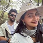 Yukti Kapoor Instagram - I’ll keep these memories in my heart until our next family trip… #familia ✨ Thankyou Goru @gouravkapoor.21 for this adventurous trip ♥️ #family #familytime Ranthambore