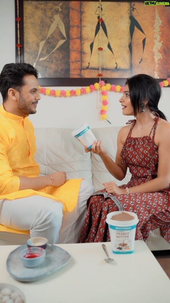 Yukti Kapoor Instagram - This Raksha Bandhan, pamper your sibling with the delicious blend of health & taste with @myfitness peanut butter, mere health ka tasty partner 🥜🍫💪🏼 Get yours today at www.myfitness.in 🛒 #RakshaBandhan #HappyRakhi #HappyRakshaBandhan #MyFitness #MyFitnessPeanutButter #HealthySnacking #HealthkaTastyPartner