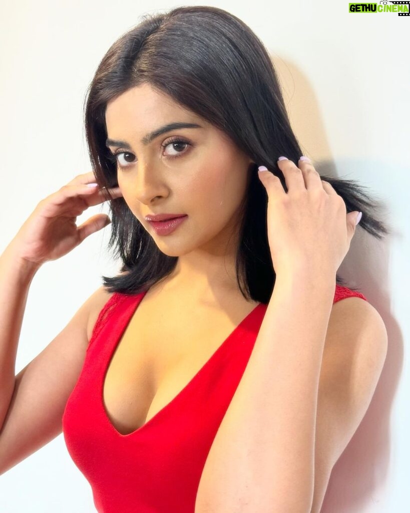 Yukti Kapoor Instagram - 💄 Looking for flawless bridal makeup or glam looks? Look no further! My friend @makeupbyshefalisingh is a gifted makeup artist who can make any look come to life. 🫶 . #MakeupArtist #BridalBeauty #MakeupMagic #BridalGlam #red #fashion #shorthair #makeup
