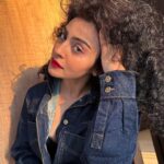Yukti Kapoor Instagram – .

.

#curlyhair #denim #magichour