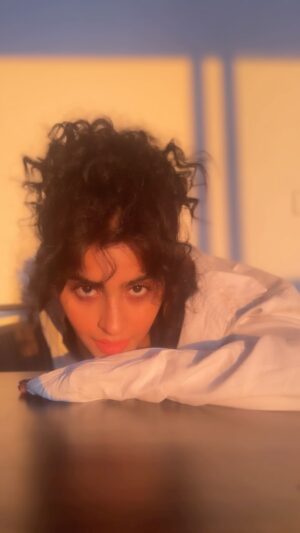 Yukti Kapoor Instagram - Capturing moments when the world turns into a golden fairytale :) - it’s magic hour 🌆 

📸 - Best sibling @ronak__kapoor 😘😘♥️

.

.
#reels #reelsinstagram #reelsindia #reelsindia #reelkarofeelkaro #reelsinsta #trendingreels #trending #magichour #sunsets #curlyhair