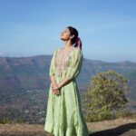 Yukti Kapoor Instagram – Kirti Shukla reporting from the sets of KEH DOON TUMHEIN #kdt ♥️

Monday to Sunday at 11 pm on @starplus 

#workingstills #setlife #actorslife 
📸 @psycameraman 
MUA @radhe_kashyap_123