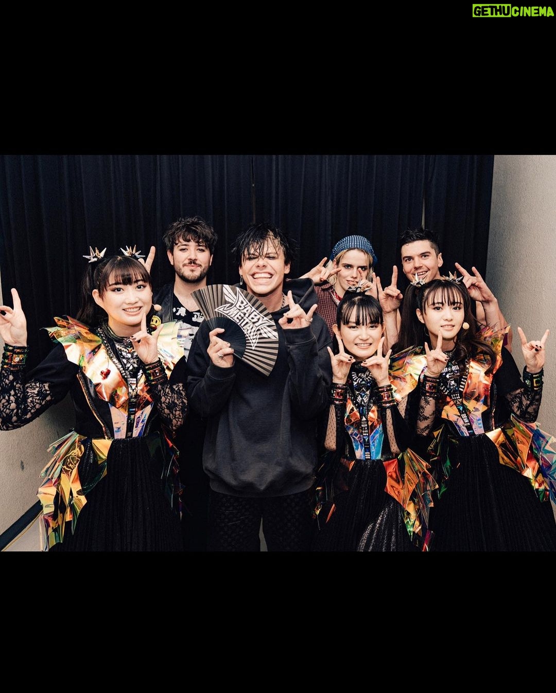 Yungblud Instagram - japan, im fallin in love … 🖤🇯🇵☠️ Nagoya, Japan 名古屋、日本