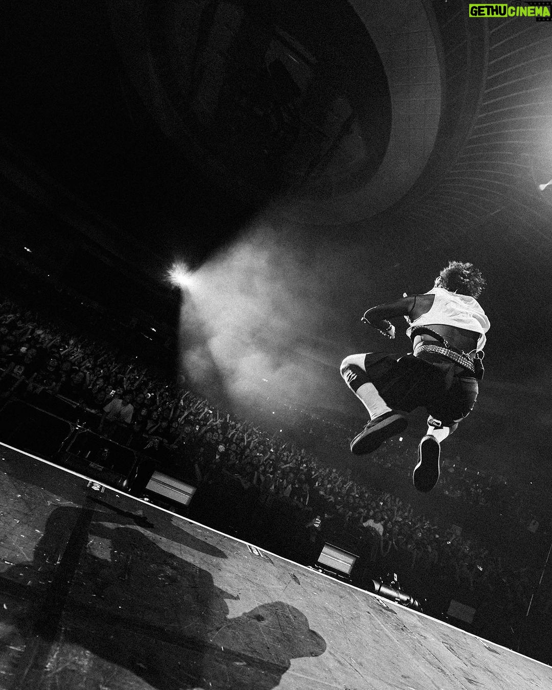 Yungblud Instagram - japan, im fallin in love … 🖤🇯🇵☠️ Nagoya, Japan 名古屋、日本