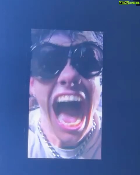 Yungblud Instagram - japan, im fallin in love … 🖤🇯🇵☠️ Nagoya, Japan 名古屋、日本