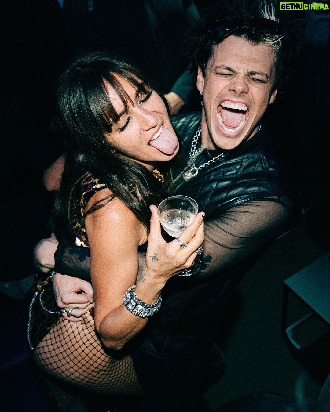 Yungblud Instagram - beautiful asia … we are here. it’s begun. it began last night in tokyo, japan 🇯🇵 loud as fuck … back next week for 4 shows! seoul 🇰🇷tomorrow night get ready. lets rage. go! 🖤💕☠️🧷🖤