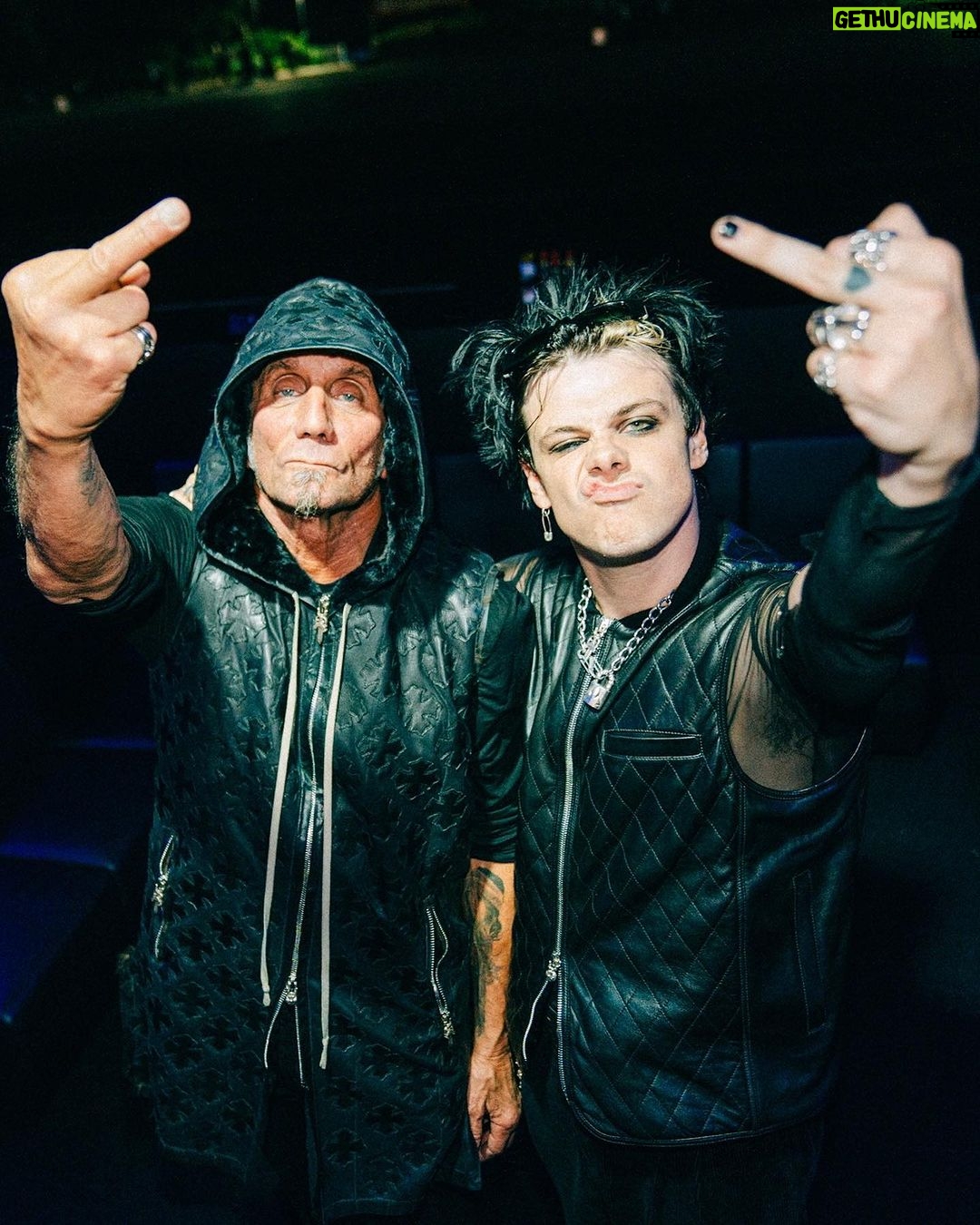 Yungblud Instagram - beautiful asia … we are here. it’s begun. it began last night in tokyo, japan 🇯🇵 loud as fuck … back next week for 4 shows! seoul 🇰🇷tomorrow night get ready. lets rage. go! 🖤💕☠️🧷🖤