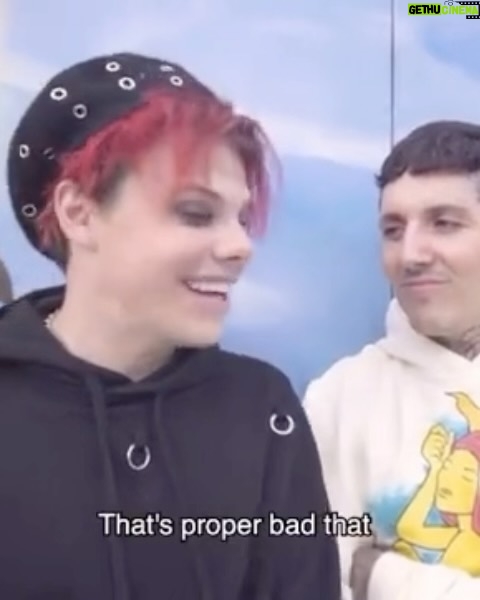 Yungblud - 166.4K Likes - h🖤a✟p💕p𖤐i☠️e🖤 r …
express yourself with yer friends, they’ll save yer life 🖤