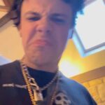 Yungblud Instagram – h🖤a✟p💕p𖤐i☠️e🖤 r …

express yourself with yer friends, they’ll save yer life 🖤