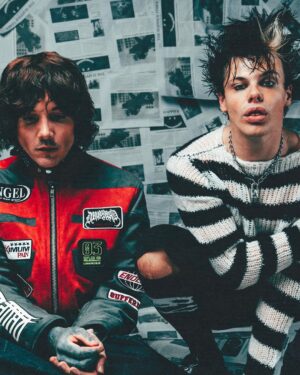 Yungblud Instagram - h🖤a✟p💕p𖤐i☠️e🖤 r …

express yourself with yer friends, they’ll save yer life 🖤