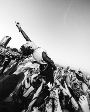 Yungblud Instagram - if you let go im fucked … ☠️🖤💕