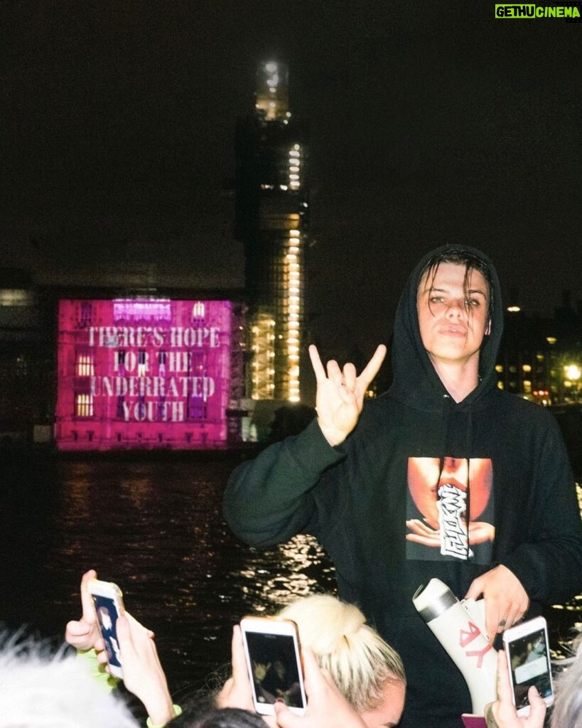 Yungblud Instagram - this weekend my brother and collaborator @tmpllnt won an award to recognise his photography and about Fuckin time. i met tom in victoria station in London 5 years ago and we ain’t left each other’s side since. he captures our world so beautifully. he captures us the way we truly are. he captures what we mean to each other and what we will leave behind after we are gone. it makes me realise how much we have done together. what a ride. thankyou brother. thankyou all of you. express yourself with your friends. don’t ever stop. they will save your life. i promise. wait till u see what’s next … i love you bro. im proud of you 🖤☠️🖤