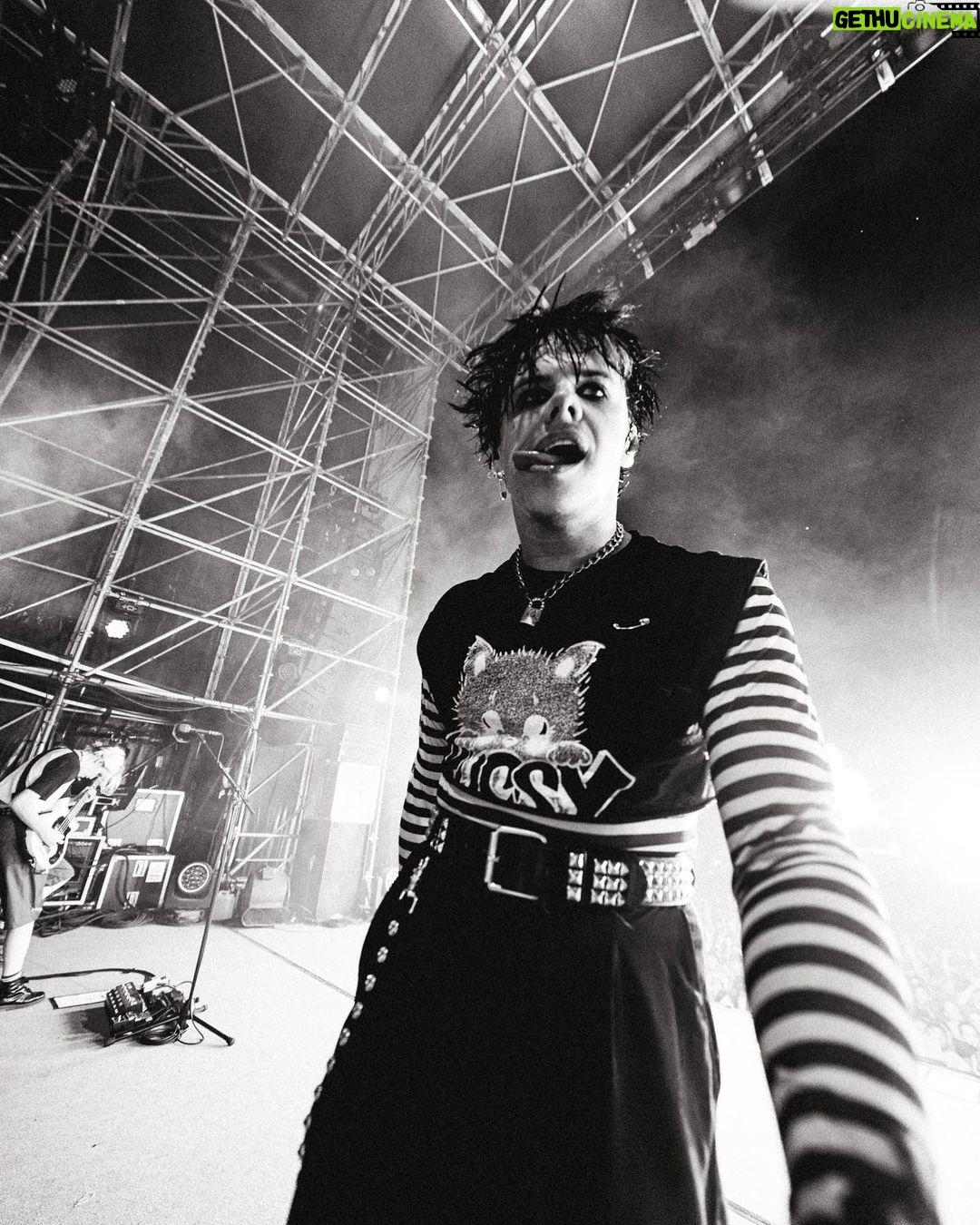 Yungblud Instagram - this weekend my brother and collaborator @tmpllnt won an award to recognise his photography and about Fuckin time. i met tom in victoria station in London 5 years ago and we ain’t left each other’s side since. he captures our world so beautifully. he captures us the way we truly are. he captures what we mean to each other and what we will leave behind after we are gone. it makes me realise how much we have done together. what a ride. thankyou brother. thankyou all of you. express yourself with your friends. don’t ever stop. they will save your life. i promise. wait till u see what’s next … i love you bro. im proud of you 🖤☠️🖤