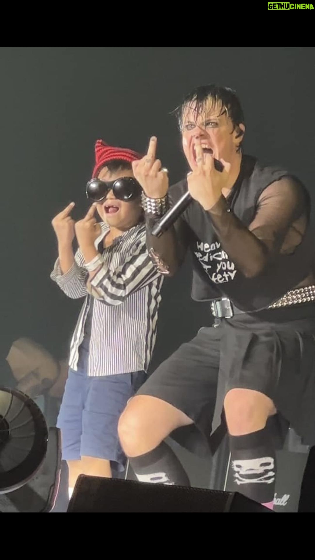 Yungblud - 288.3K Likes - baby blud bangkok