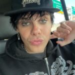 Yungblud Instagram – hi. how is ur thursday ??? im alive n i miss u all. been in spain n nyc workin on music. got the most crazy shit coming with sum friends. get ready it’s gonna be fookin mental. my favourite yet. also … i can’t wait to get back on tour ASIA I WILL SEE YOU SOON !!! also, also, also … im gonna face time 10 of you this sunday play sum new songs see if u fuck wiv em. drop 🖤🖤🖤’s on this and I’ll release names Saturday. love u. miss you family … blud. 🖤💕☠️⛓🔪🖤