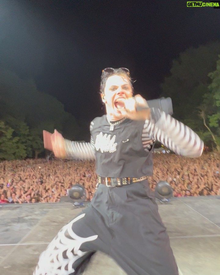 Yungblud Instagram - our first show in romania 🇷🇴 what the fuck!!! best rock show in the world. i fuckin luv you family. ill never forget that 🖤☠️🖤 Bucharest, Romania