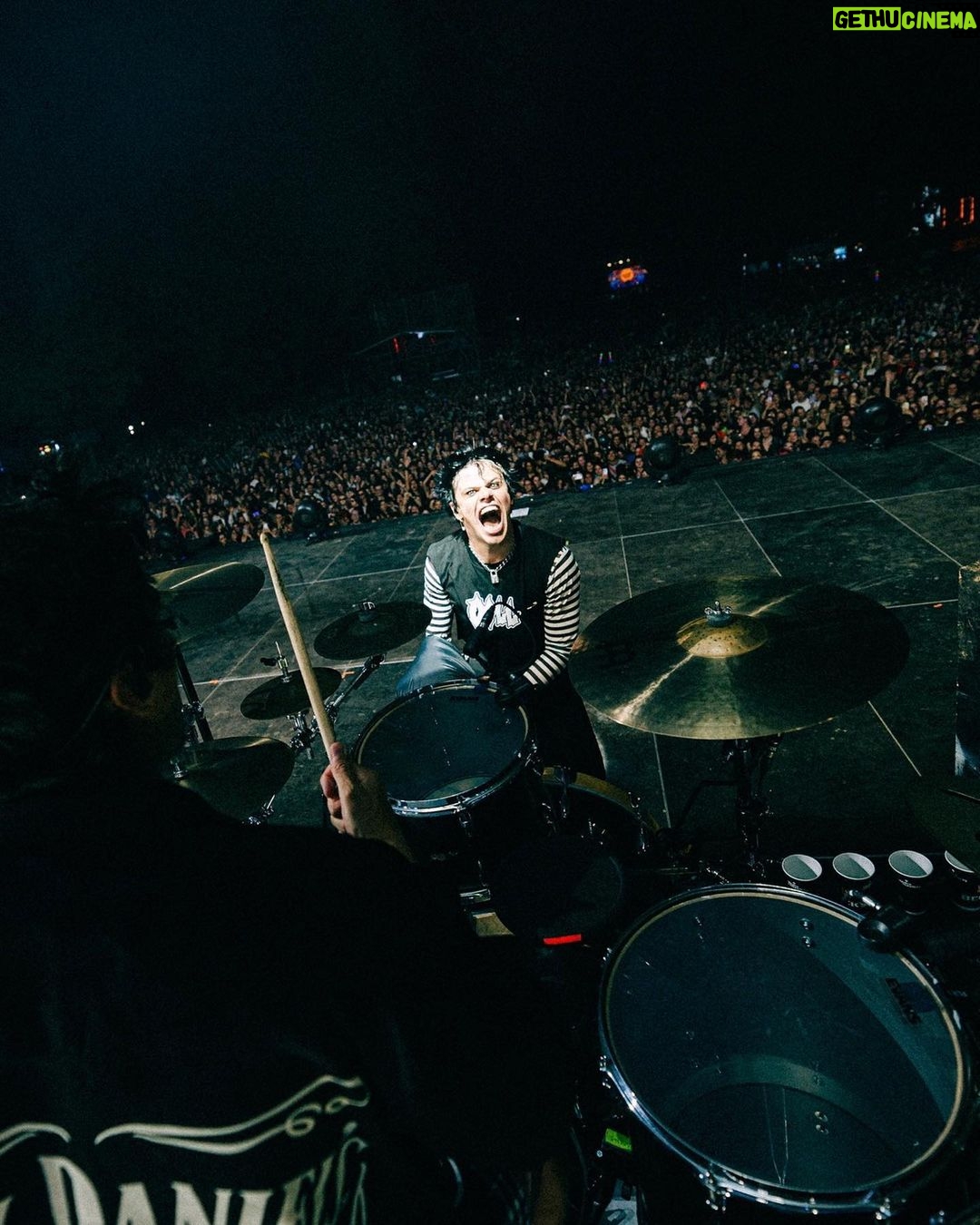 Yungblud Instagram - our first show in romania 🇷🇴 what the fuck!!! best rock show in the world. i fuckin luv you family. ill never forget that 🖤☠️🖤 Bucharest, Romania