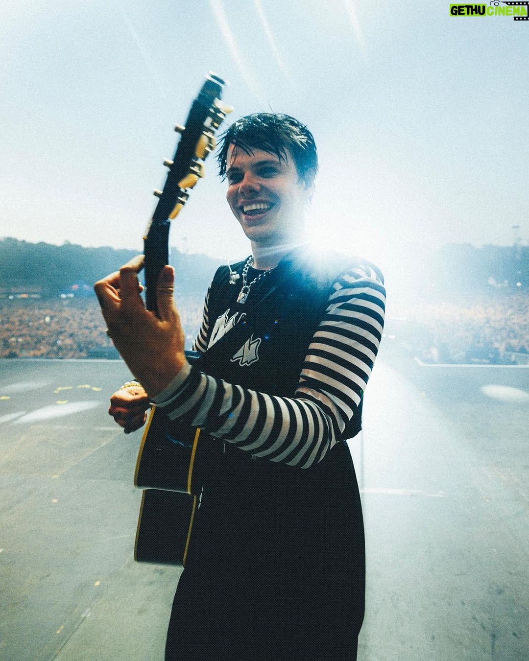 Yungblud Instagram - im so excited about the next couple weeks. there is so much comin and yesterday was a perfect place to begin. here we fookin go!!! thankyou sziget that was crazy π€ππΊβ οΈππ¦π€ Budapest, Hungary