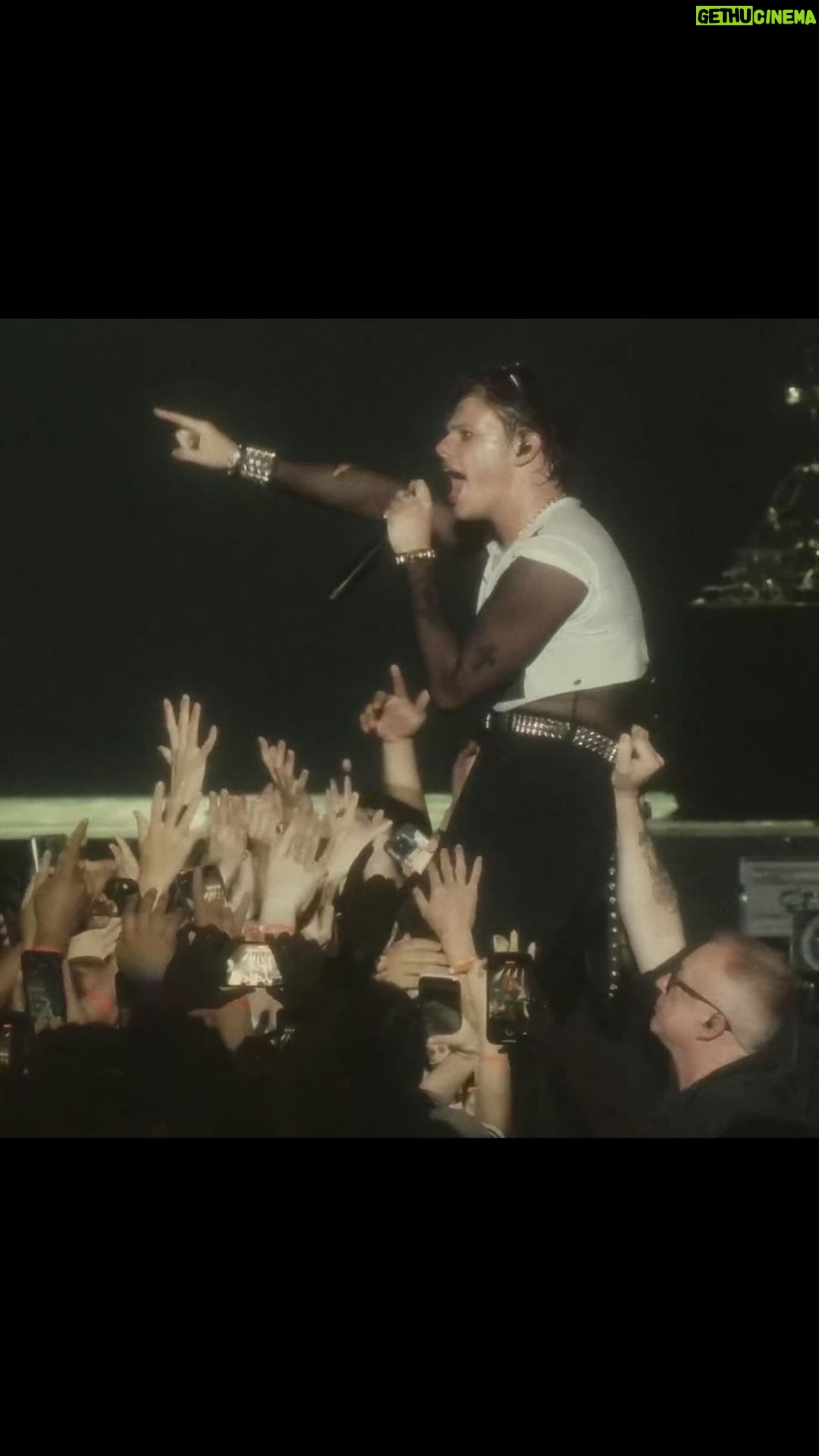 Yungblud Instagram - NIGHT 1 - KOBE π€π―π΅β οΈπ€ γγγγ¨γ π€ ζγγ¦γΎγ