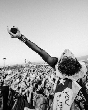 Yungblud Instagram - if you let go im fucked … ☠️🖤💕