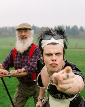Yungblud Instagram - BLUDFEST IS ONSALE NOW! 🖤☠️🇬🇧🧷 LINK IN BIO

-
YUNGBLUD
@lilyachty 
@softplayplaysoft 
@nessabarrett 
@thedamnedofficial 
@lolayounggg 
@jazminbean 
+ many more !
