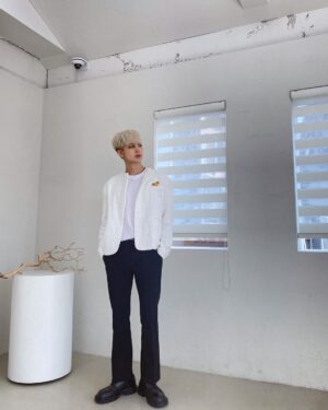 Yunhyeong Instagram - ✌️