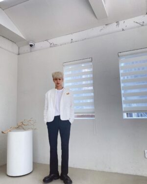 Yunhyeong Instagram - ✌️
