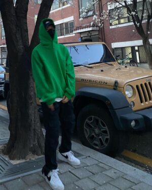 Yunhyeong Instagram - 🟩 날씨좋다아