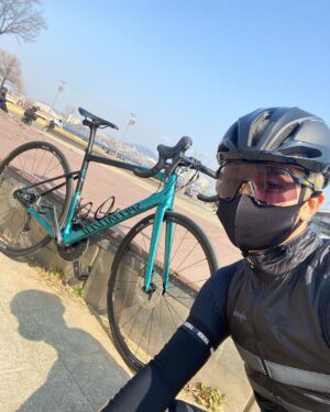 Yunhyeong Instagram - #새해첫라이딩🚴‍♂️