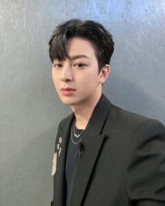 Yunhyeong Instagram - 오늘은 #출장십오야 하는 날🤣