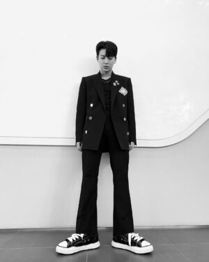 Yunhyeong Instagram - 🕴